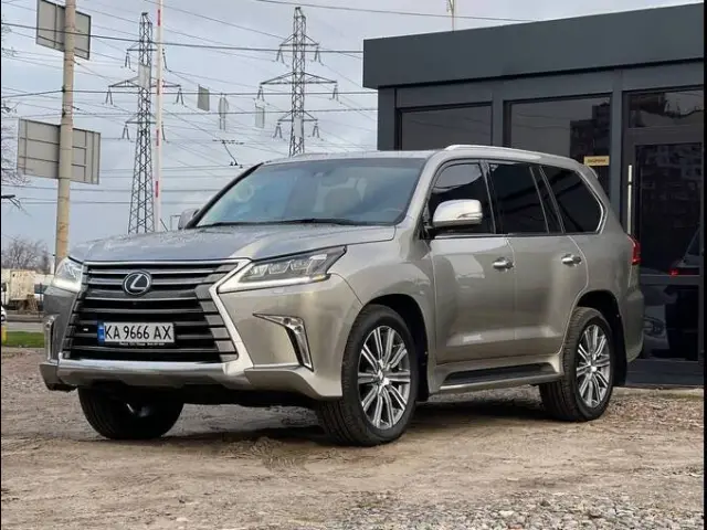 Lexus LX на майданчику KTrans